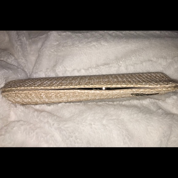 Patterned Clutch in tan & ivory. From India - Picture 3 of 6